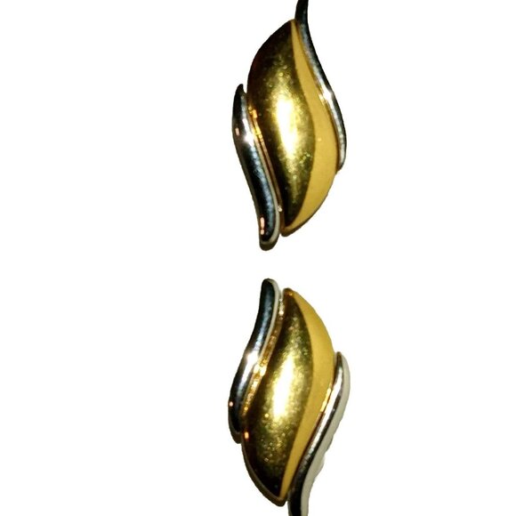 MONET Signed Vintage 70s Clip On Earrings Flame Wing Classic Gold  Silver Tone - Picture 2 of 13